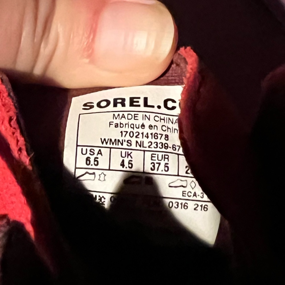 Sorel boots - Picture 3 of 3